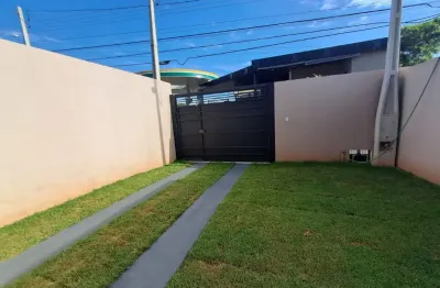Otima residencia recem construida, em excelente bairro com muita area  verde.