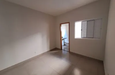 Residencia em otima localização, toda em porcelanato, toda em laje.