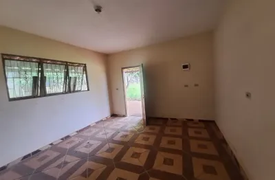 Chacara proximo da rodovia mal. rondom, com uma casa de alvenaria com 02 dormitorios, toda em alambrado, totalmente plana com 02 portoes grande, para entrada de caminhoes. poço artesiano.