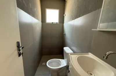 Linda residencia no geisel, com 03 dormitorios com banheiro social,e uma suite , com edicula com churrasqueira, e mais um dormitorio na edicula com suite tambem, toda em porcelanato, acabamento com fo