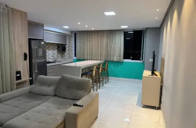 Apartamento reformado à venda – 2 quartos grandes, 2 vagas e sacada integrada