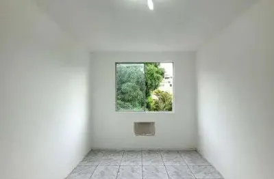 Apartamento simples de um quarto com uma vaga em excelente localização