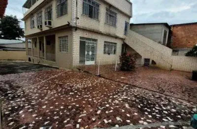 Casa linear de fundos com 2 quartos / quintal e vaga compartilhados