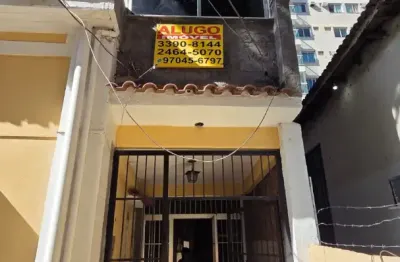 Casa triplex com 3 quartos, escritório, área gourmet e sem vaga