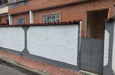 Casa de vila linear com entrada independente em excelente localização