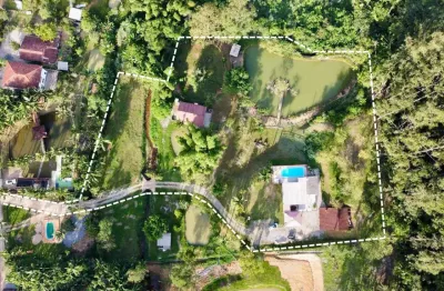 Sítio com 9.100m ² em tijucas com riacho/lago/baia de cavalos e tudo mais você encontra neste lindo lugar