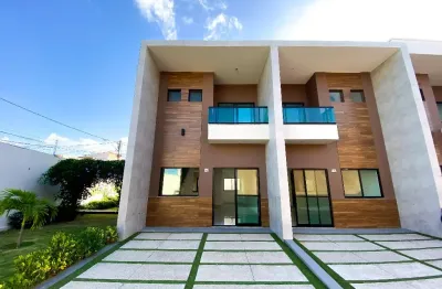 Casa de alto padrão em condomínio – 3 quartos (2 suítes) – varanda – localização privilegiada