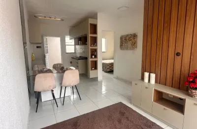 Casas de 2 e 3 quartos em condomínio com área de lazer completa