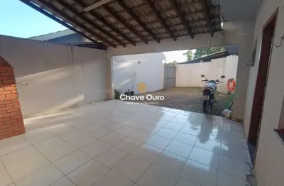 Casa em condomínio fechado com 3 quartos à venda no Santa Felicidade, Cascavel  por R$ 300.000