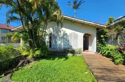 Casa com 3 quartos à venda na rua josé lins do rêgo, 195, bom abrigo, florianópolis por r$ 990.000