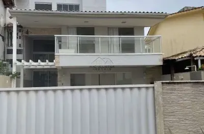 Praias do flamengo casa tríplex em condomínio c/infraestrutura a 150 m da praia