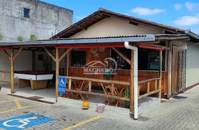 Imóvel versátil no morro do meio: espaço residencial e comercial em uma localização conveniente'