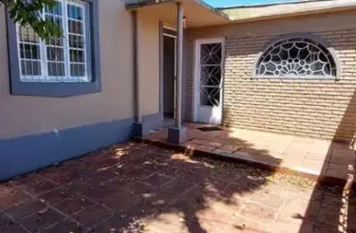 Casa para venda em pelotas, centro, 3 dormitórios, 2 banheiros, 1 vaga