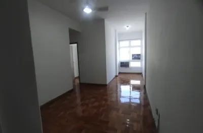 Viva o melhor de copacabana! apto reformado, frente, andar alto e vista indevassável