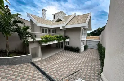 Casa nova de alto padrão com 3 suítes e campo de futebol privativo!