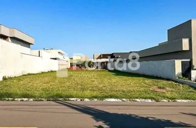 Terreno Amplo de 400m² no Condomínio Recanto do Lago - Parte Alta e Pronto para Construir.