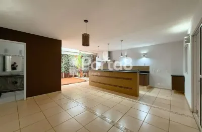 Casa com 2 Dormitórios para Venda no Parque da Liberdade II com quintal amplo.
