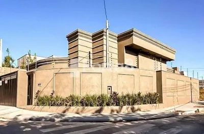 Elegância e Conforto em Frente à Praça: Casa com Suíte e Varanda Gourmet no Setsul 1.