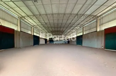 Seu próximo negócio começa aqui: barracão com 980m² disponível para locação no Distrito Industrial.