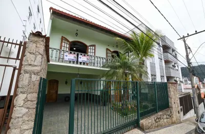 Casa à venda com 5 quartos e amplo jardim alto dos passos - juiz de fora mg