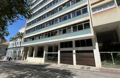 Apartamento amplo de 226 m² com vista para a principal praça de juiz de fora por r$ 890.000,00