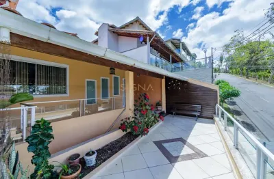 Exclusividade e espaço: 4 quartos + escritório no condomínio são lucas!