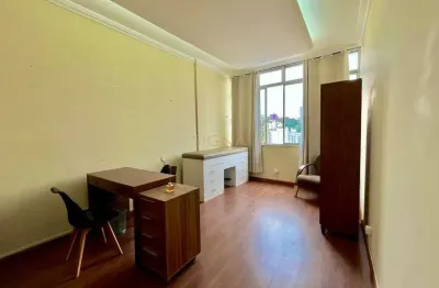 Sala comercial com 15,5m2 mobília para locação na r halfeld - centro de juiz de fora/mg