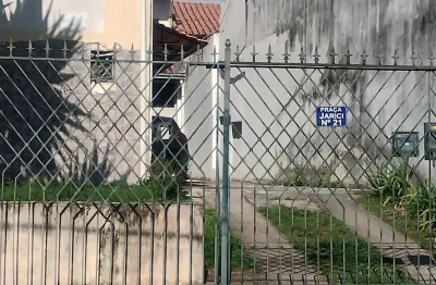 Ótimo casa tipo sobrado com rgi próximo a todo comercio e condução