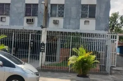 Ótimo apartamento de 2 quartos e demais dependências com vaga de garagem