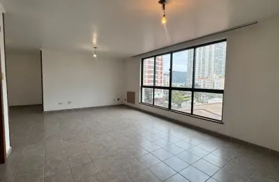 Vista mar na ponta da praia! 3 quartos, 2 vagas de garagem, localização nobre de santos.