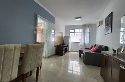 Lindo apartamento com mobília na praia do gonzaga, elevador, garagem, prédio muito bem conservado.