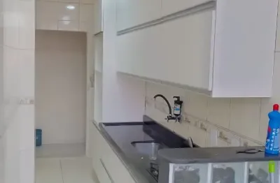 Lindo apartamento reformado de 2 quartos no centro de são gonçalo