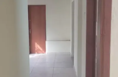 Excelente oportunidade no centro de são gonçalo - casa com 2 quartos e quintal.