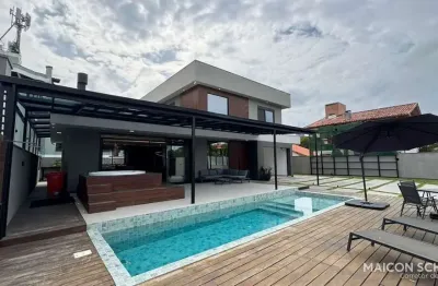 Casa alto padrão com 4 suítes mobiliada e decorada, praia dos ingleses, florianópolis/sc.