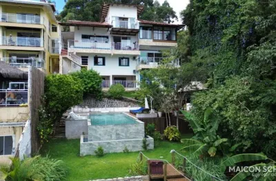 Casa “pé na areia' com 5 suítes, vista mar, sambaqui, florianópolis/sc.