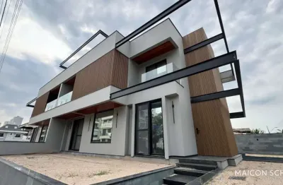 Casa 3 suítes a 700m do mar, jurerê, florianópolis/sc