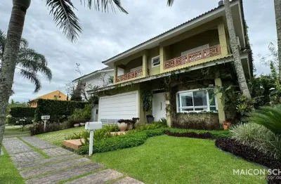 Casa 3 suítes a 700m do mar em jurerê internacional, florianópolis/sc.