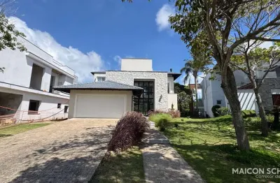 Casa 3 suítes, adega, jacuzzi e piscina, costão golf velle, praia dos ingleses, florianópolis/sc.