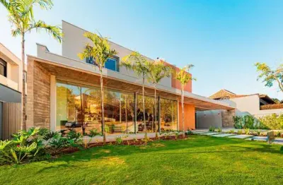 Elegância e sofisticação em uma maravilhosa casa mobiliada em alphaville