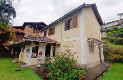 Casa ampla e aconchegante com vista privilegiada no retiro.