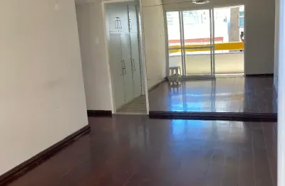 Vendo excelente apartamento na graça de três quartos, em uma ótima localização.