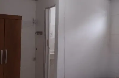 Alugo kitnet mobiliada no matatu, rua barros falcão, frente de rua.