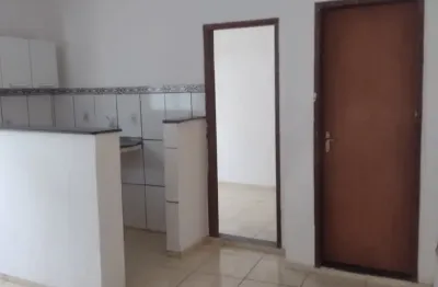 Alugo ótimo apartamento de dois quartos no matatu (santo agostinho)