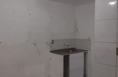 Alugo ótima casa de dois quartos no uruguai, rua principicipal!!!