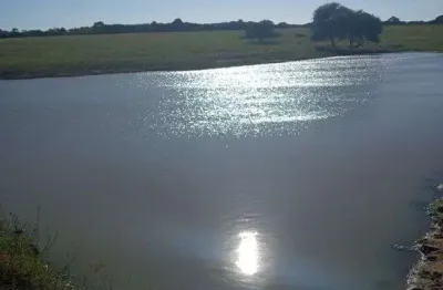 Linda granja com 17 hectares na região de mente alegre