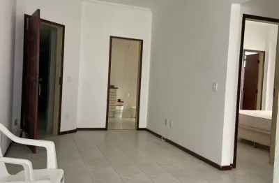 Excelente apartamento a 200 metro da praia do forte entrando para venda!