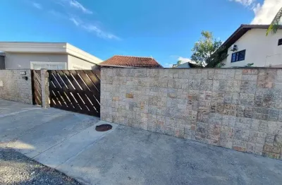 Casa com 3 quartos para alugar na Rua Ponta Grossa, 204, Boa Vista, Joinville
