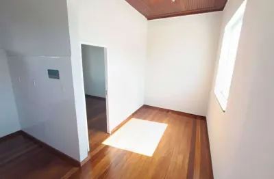 Casa para aluguel no pavimento superior com 2 quartos sendo 1 suíte no bairro centro-aracaju/se