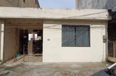 Casa na rua curuça ótima localização,próx ao formosa umarizal