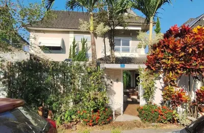 Casa triplex com 270 m², 4 quartos e lazer privativo no condomínio village biarritz - recreio dos bandeirantes
